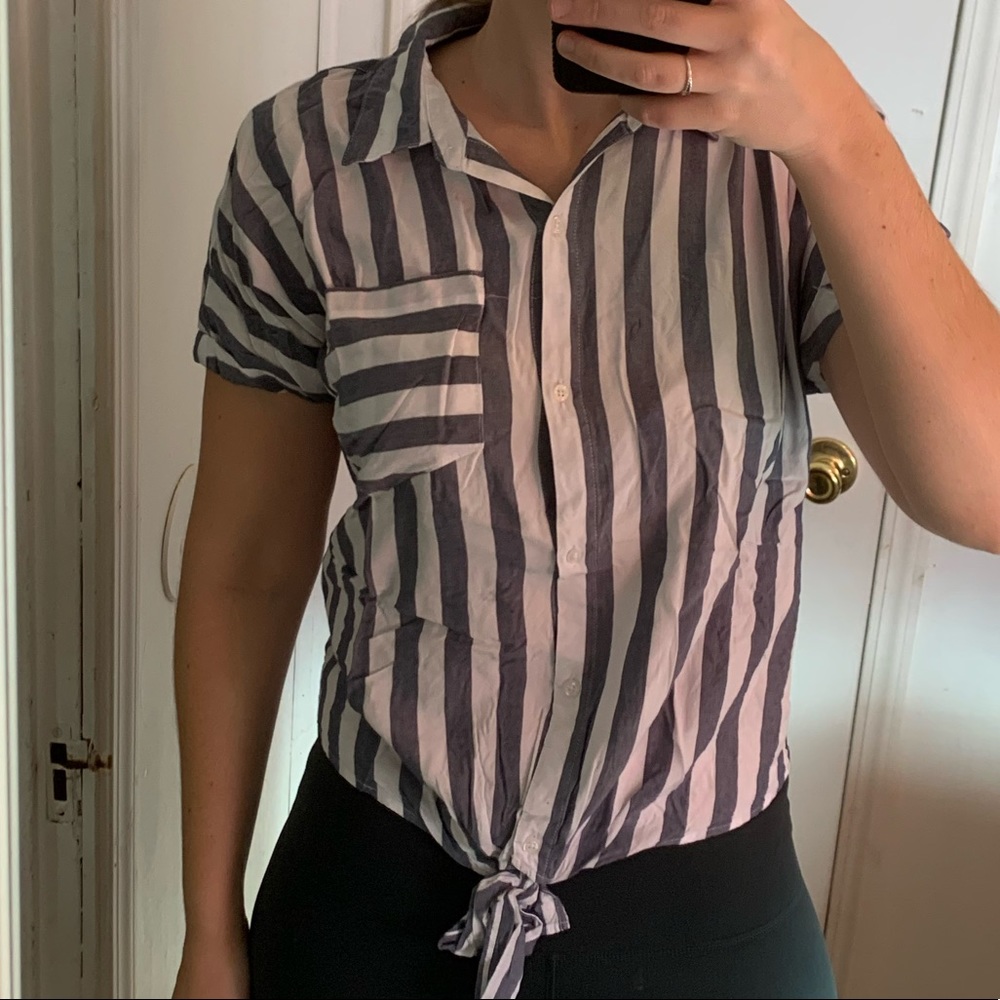 NWOT id:23 | Shaelyn Blue & White Tied Short Sleeve - Picture 1 of 5